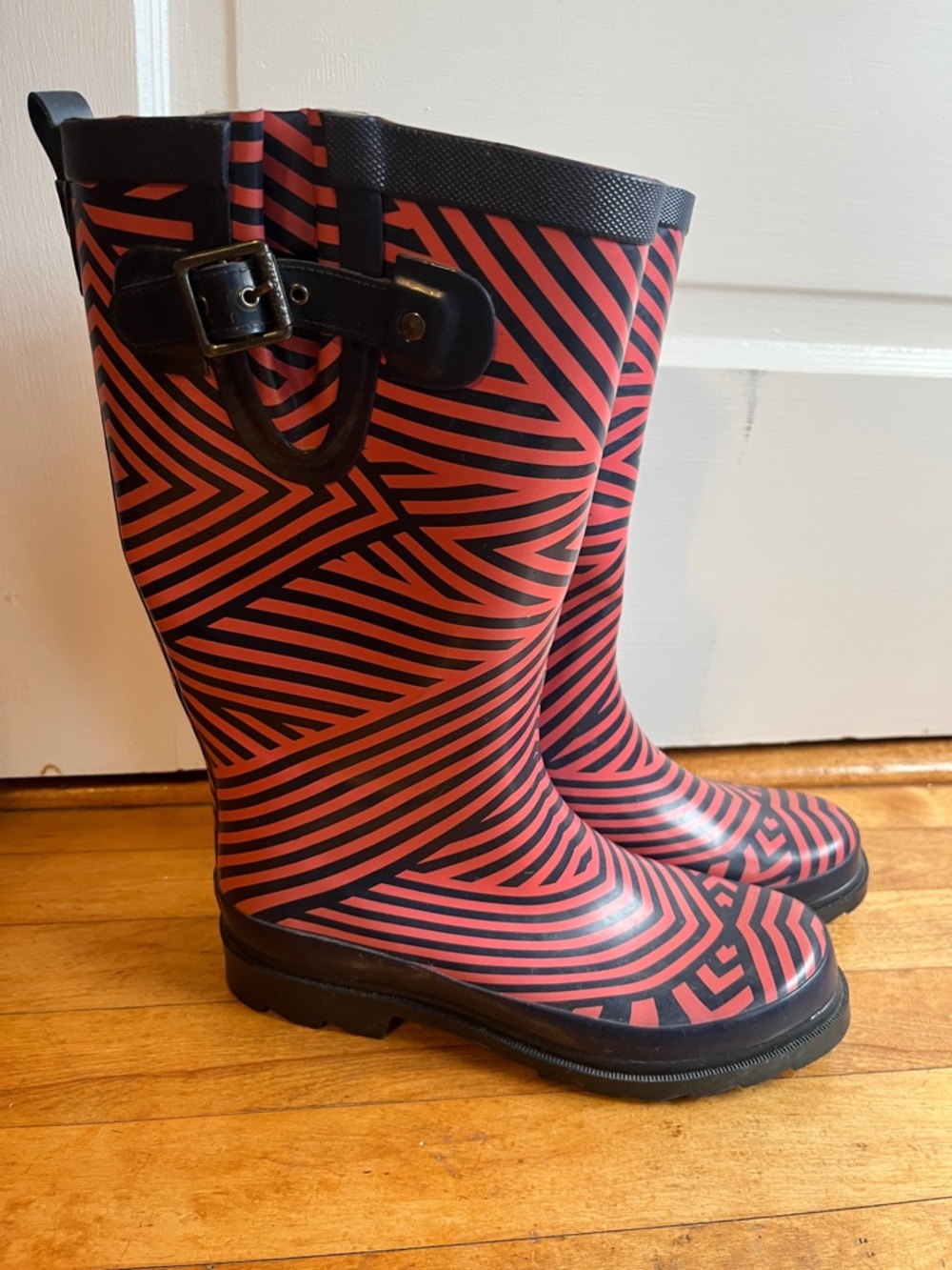 Size 8 chooka Pink and Navy Blue Geometric Stripe Rain Boots Smoke and Pet Free